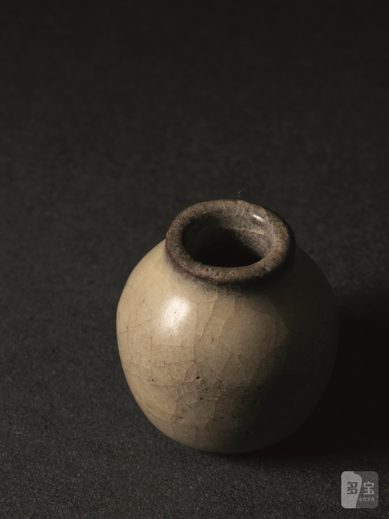 明 官窑米黄釉茶入